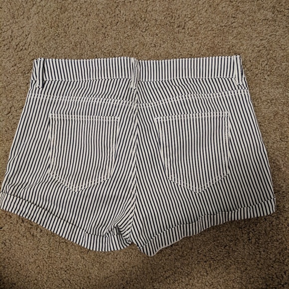 Shorts - Picture 2 of 3